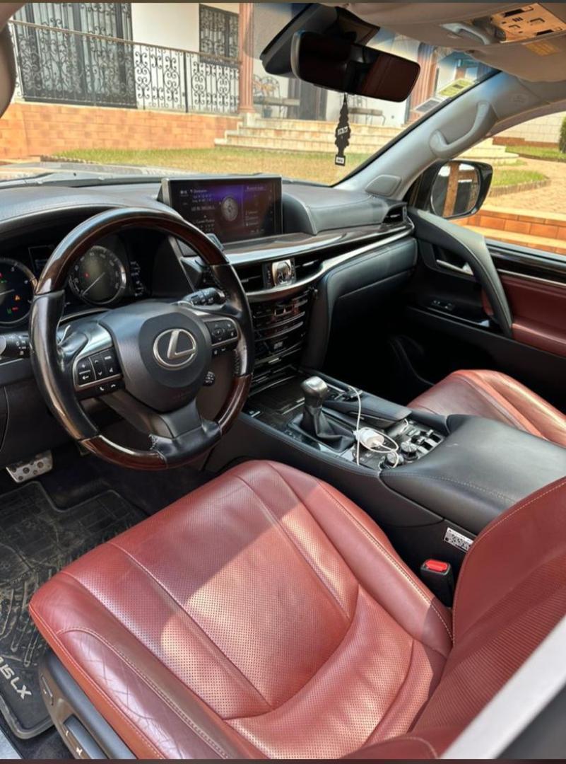 LEXUS LX 570 - image 7