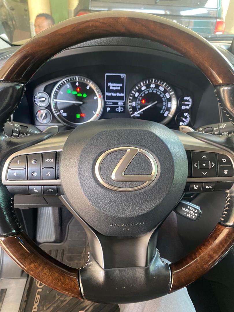 LEXUS LX 570 - image 5