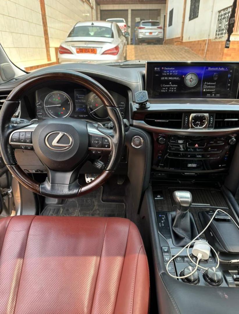 LEXUS LX 570 - image 9