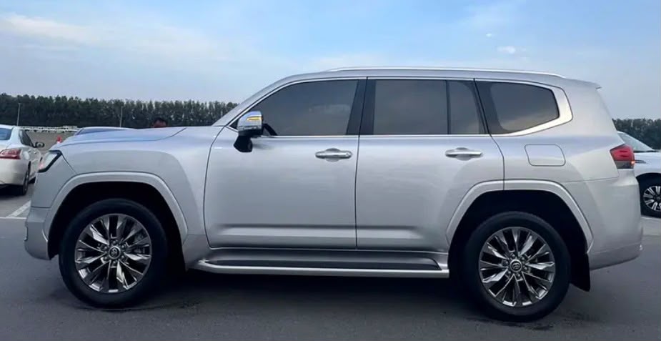 TOYOTA PRADO LC 300 - image 1