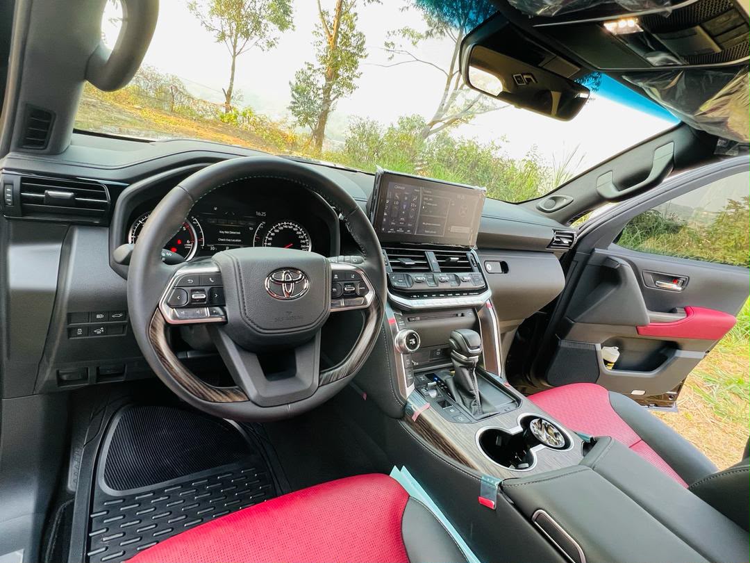 TOYOTA PRADO LC 300 - image 2