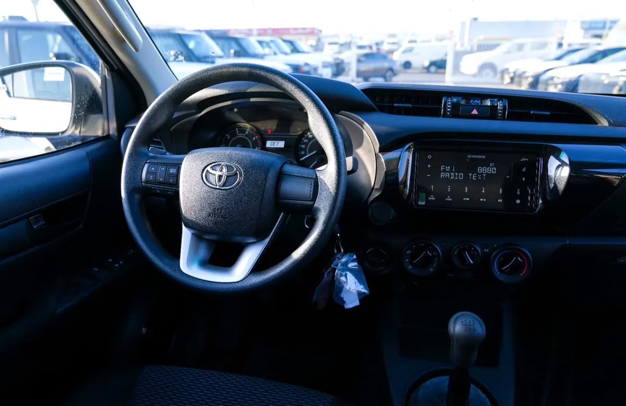 TOYOTA HILUX - image 3