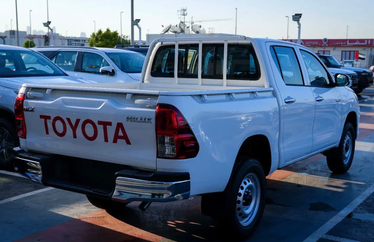TOYOTA HILUX - image 5
