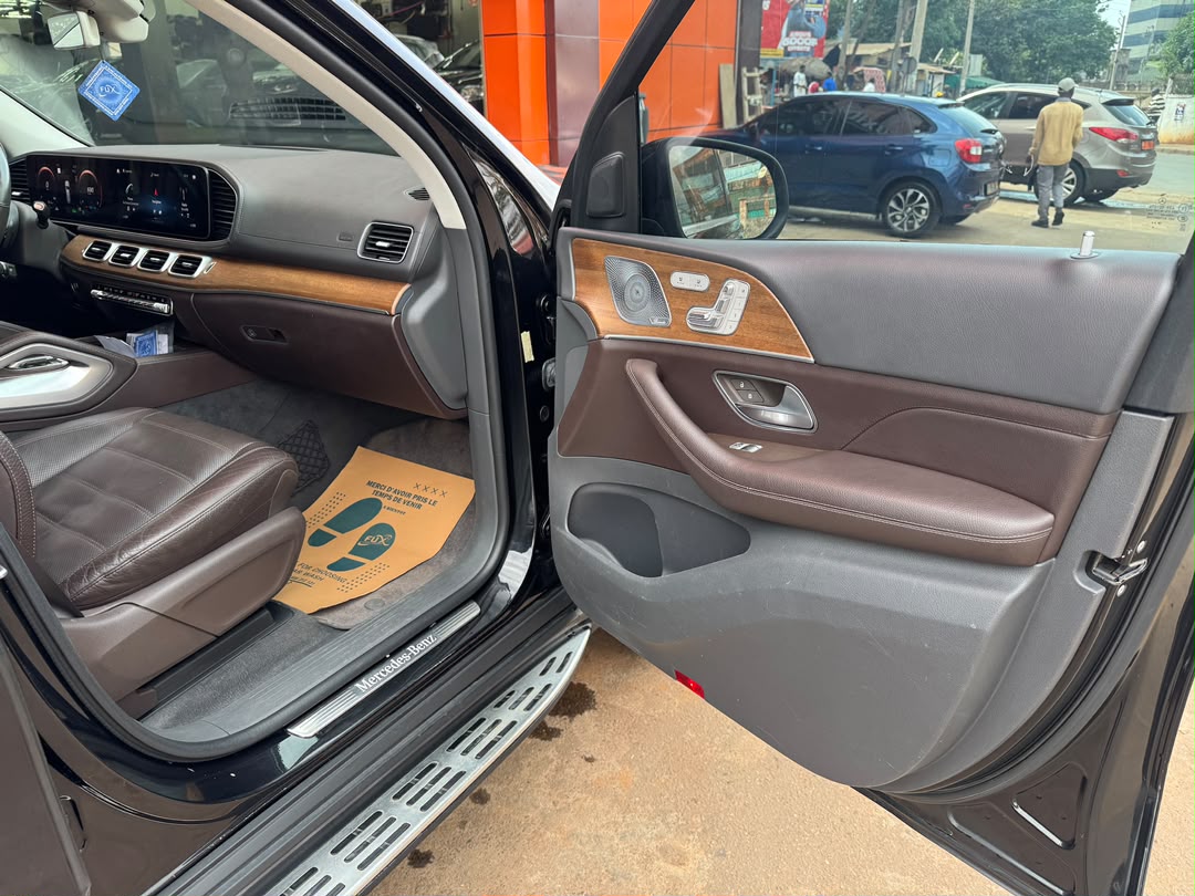 MERCEDES BENZ GLS - image 4