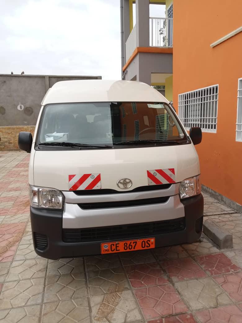 TOYOTA HIACE
