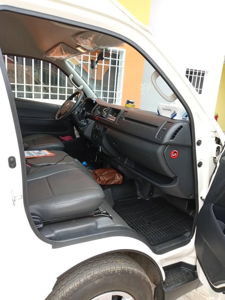 TOYOTA HIACE - image 5