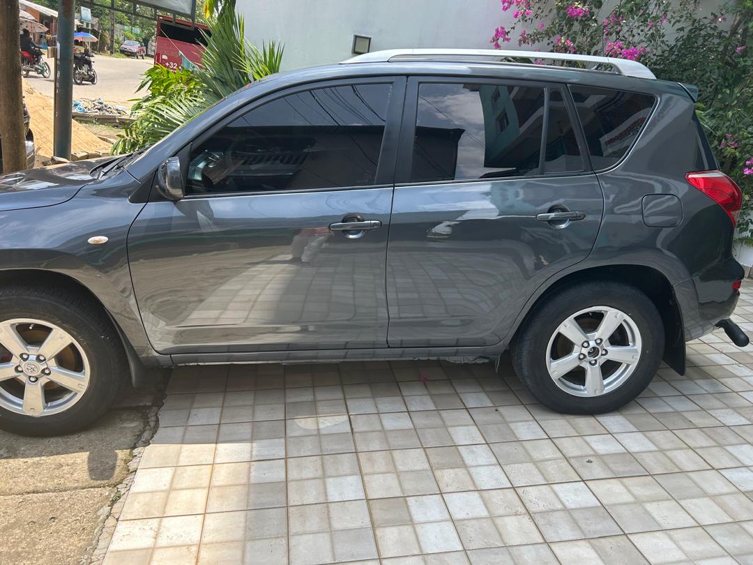 TOYOTA RAV4 - image 4