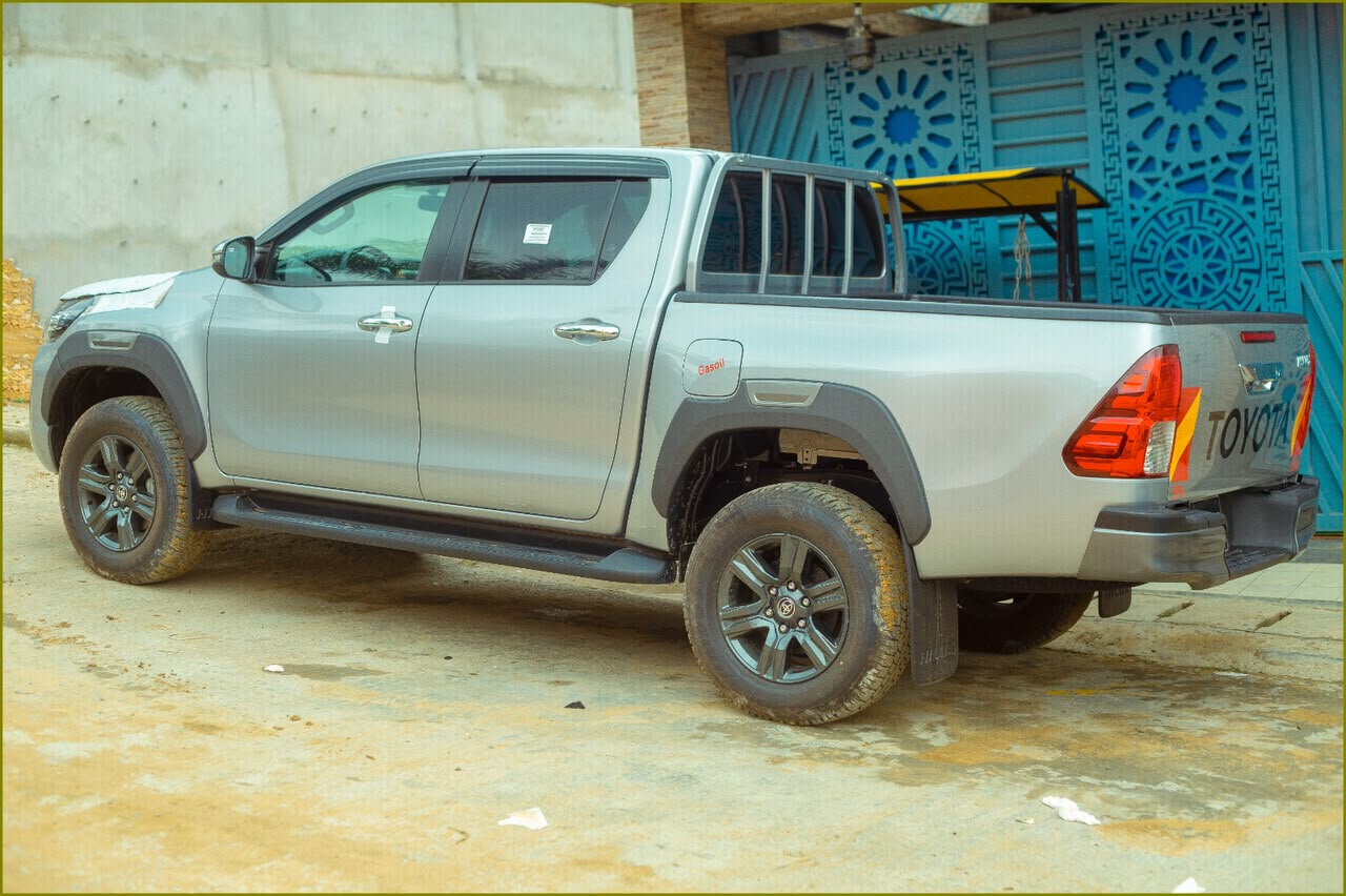 TOYOTA PICK-UP