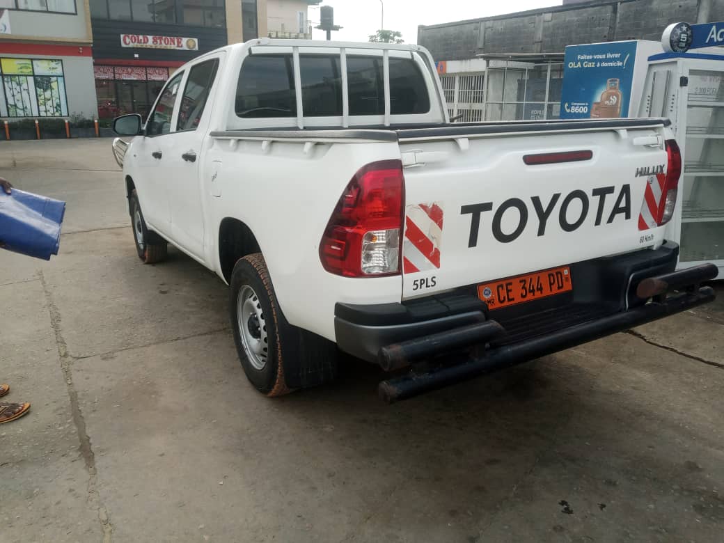 TOYOTA HILUX