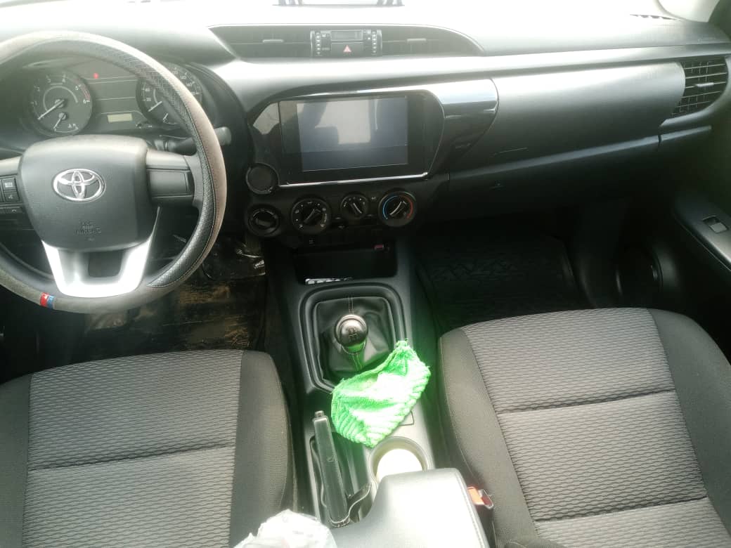 TOYOTA HILUX