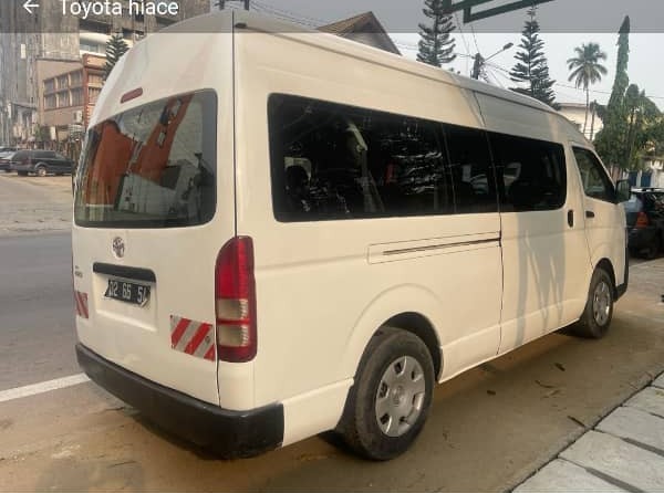TOYOTA HIACE