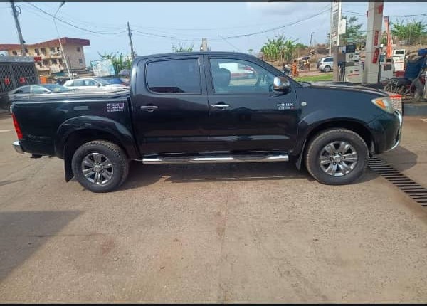 TOYOTA HILUX