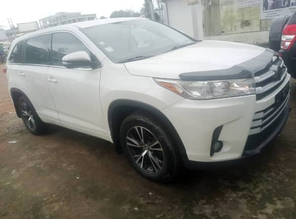 TOYOTA HIGHLANDER