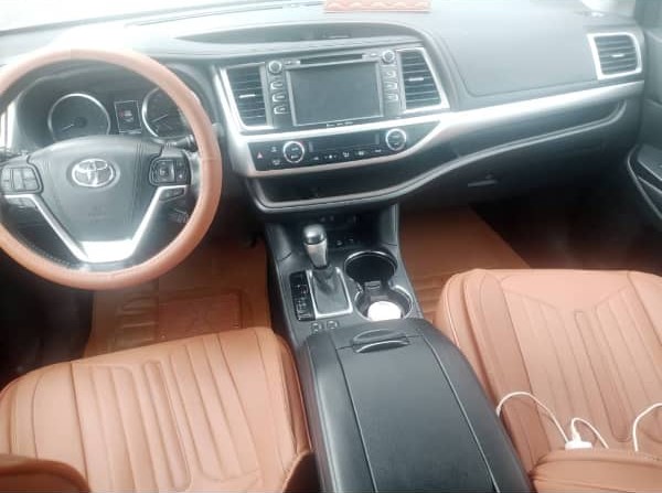 TOYOTA HIGHLANDER