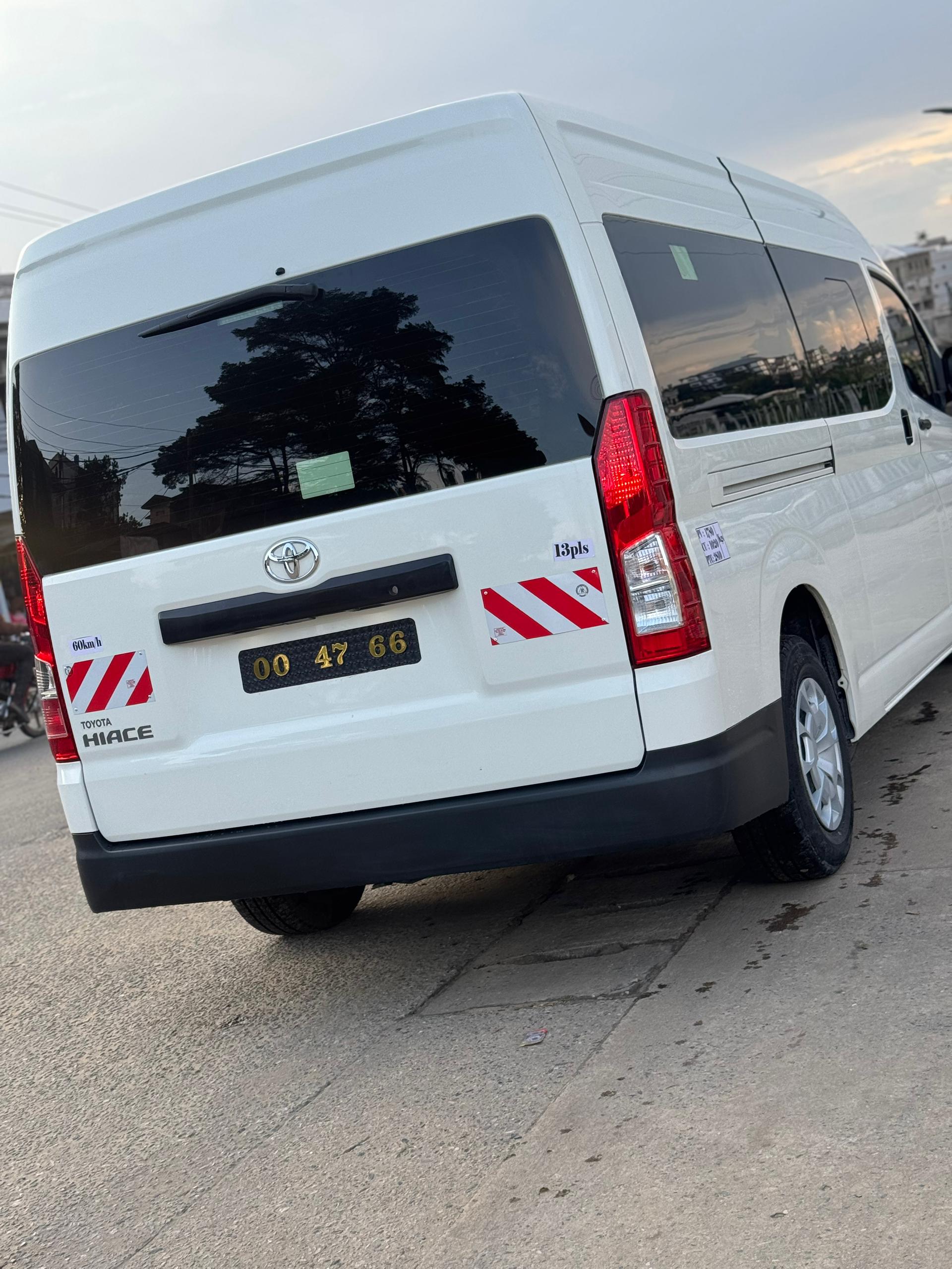 TOYOTA HIACE
