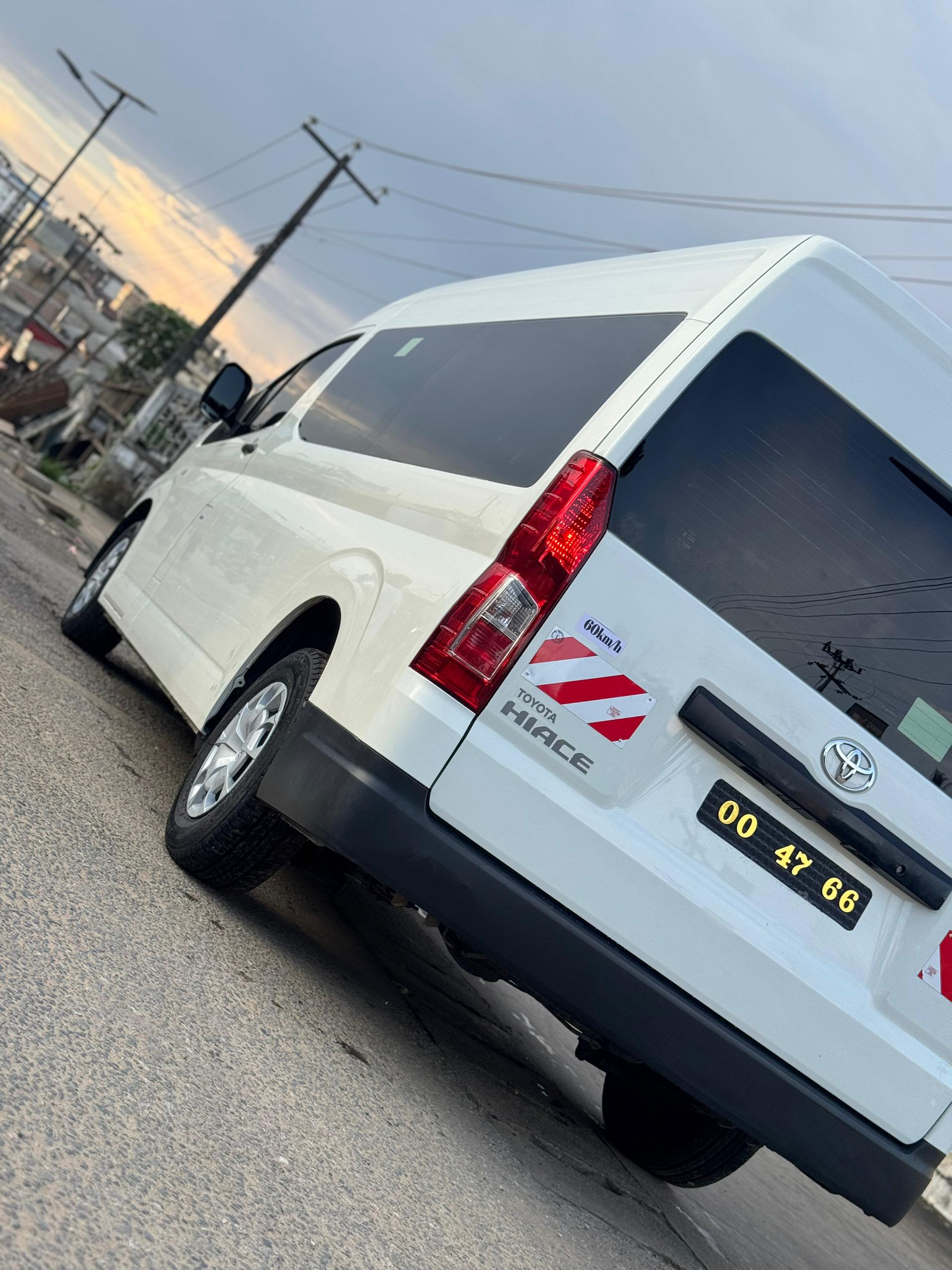 TOYOTA HIACE