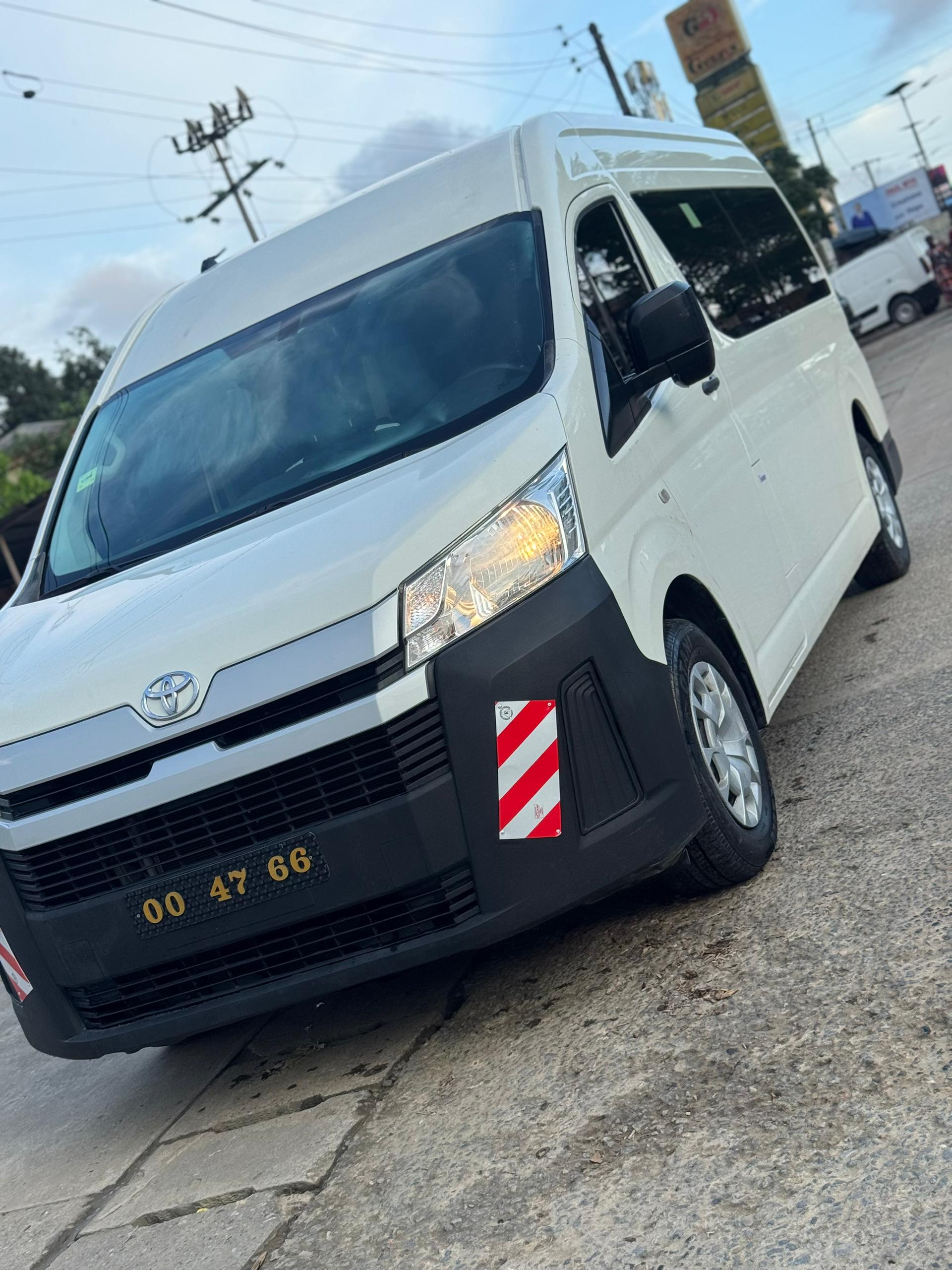 TOYOTA HIACE