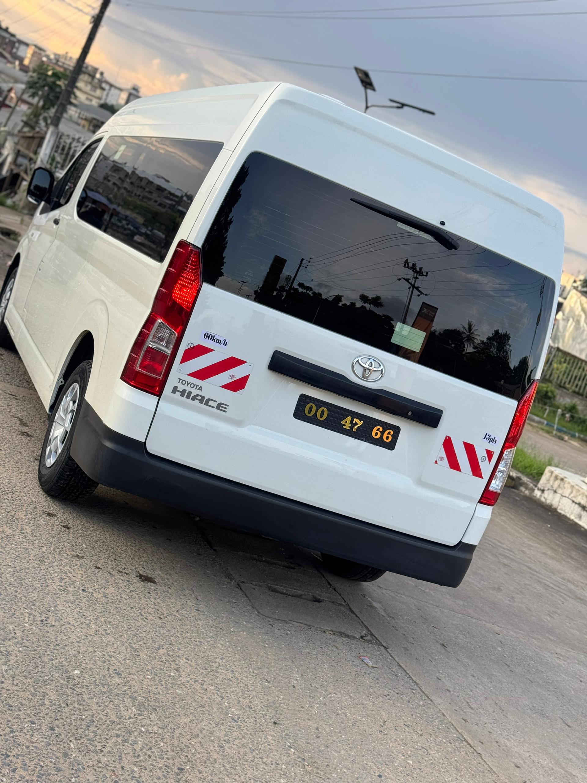 TOYOTA HIACE
