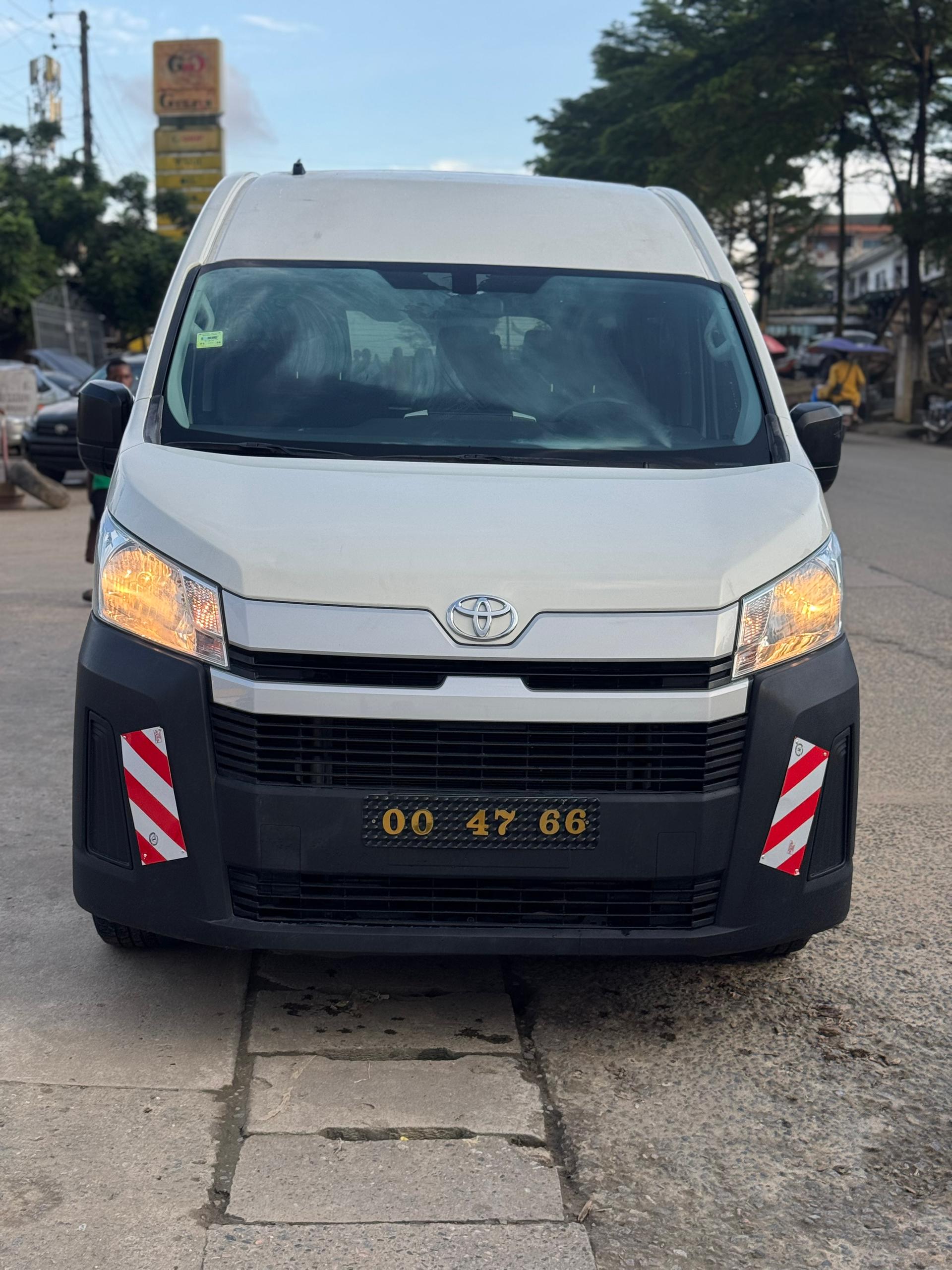 TOYOTA HIACE