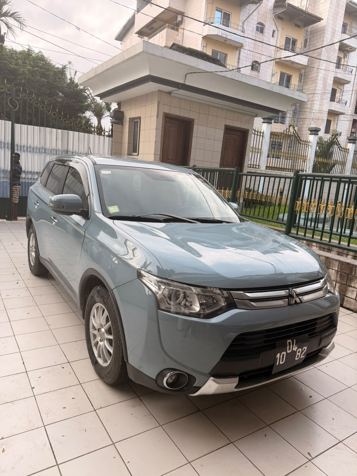 MITSUBISHI OUTLANDER