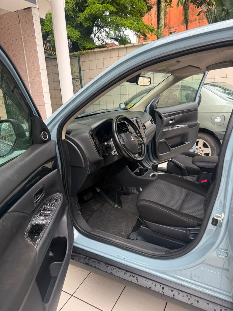 MITSUBISHI OUTLANDER - image 7
