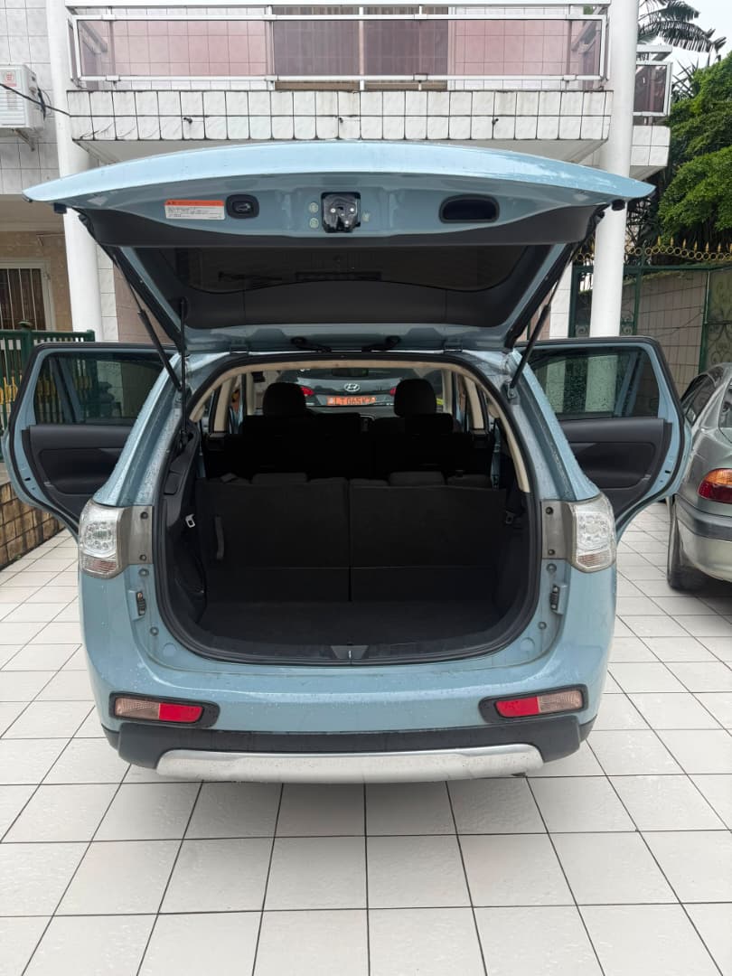 MITSUBISHI OUTLANDER - image 5