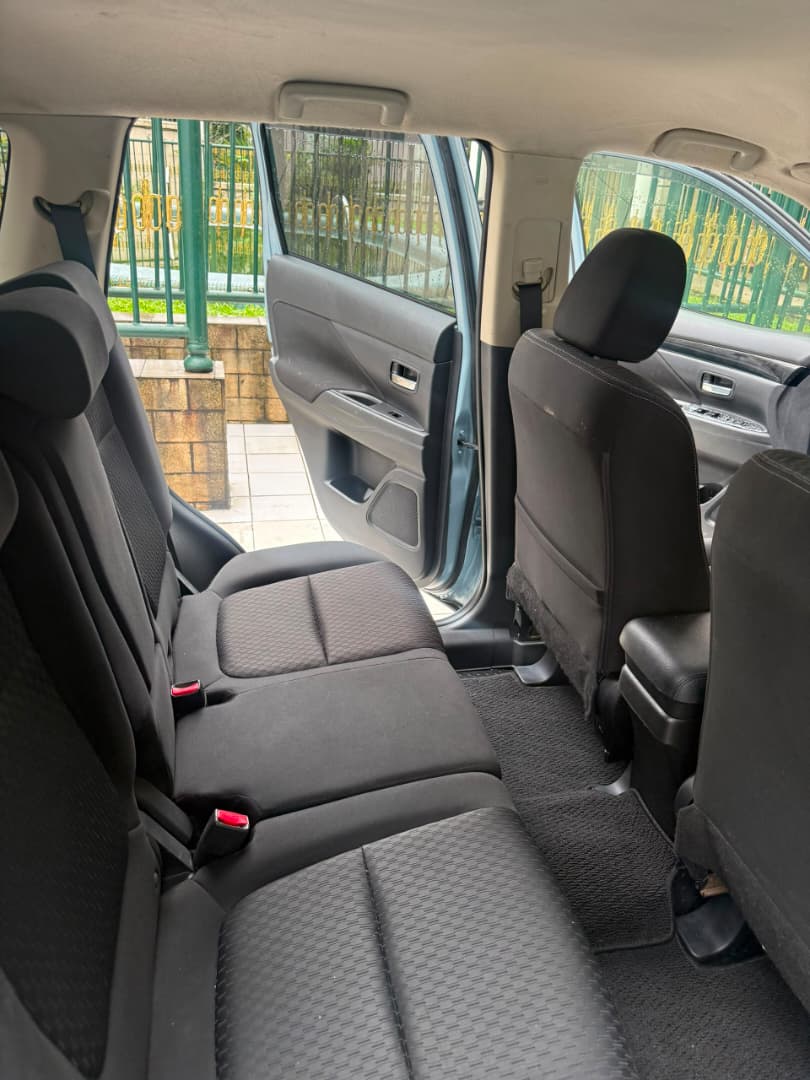 MITSUBISHI OUTLANDER - image 9
